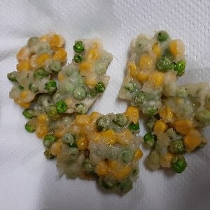 ♪玉ねぎとむきエビとグリーンピースのかき揚げ